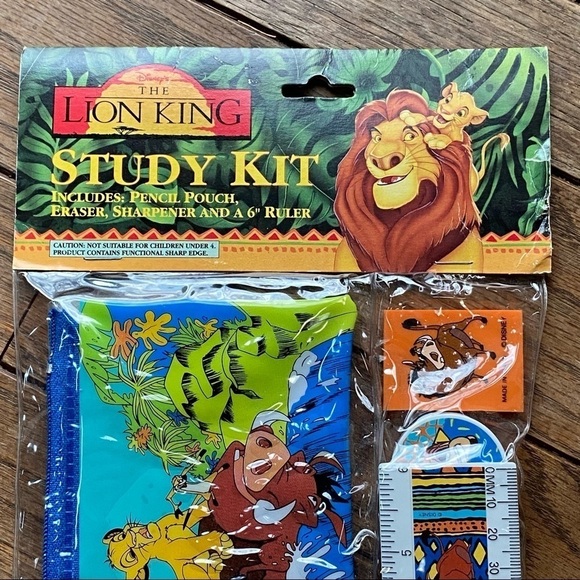 Rare LION KING SCHOOL STARTER KIT - Picture 1 of 5